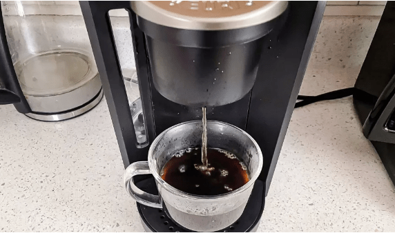 Préparation du café avec la Cafetière Keurig K-Select